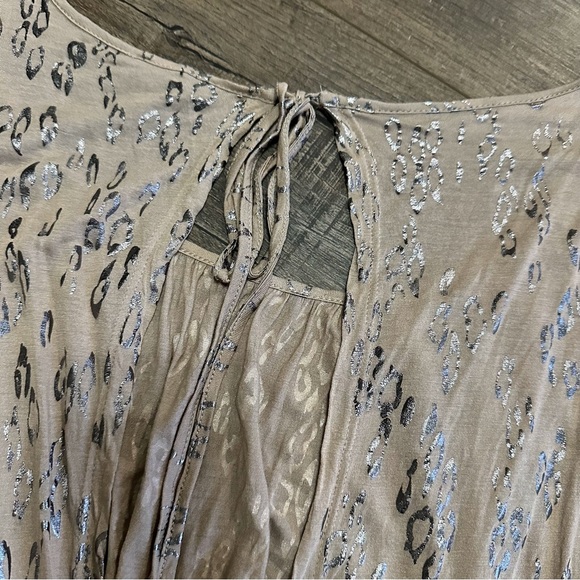 Express Size Medium Womens Dolman Style Leopard Animal Metallic Print Blouse Top - Picture 6 of 7